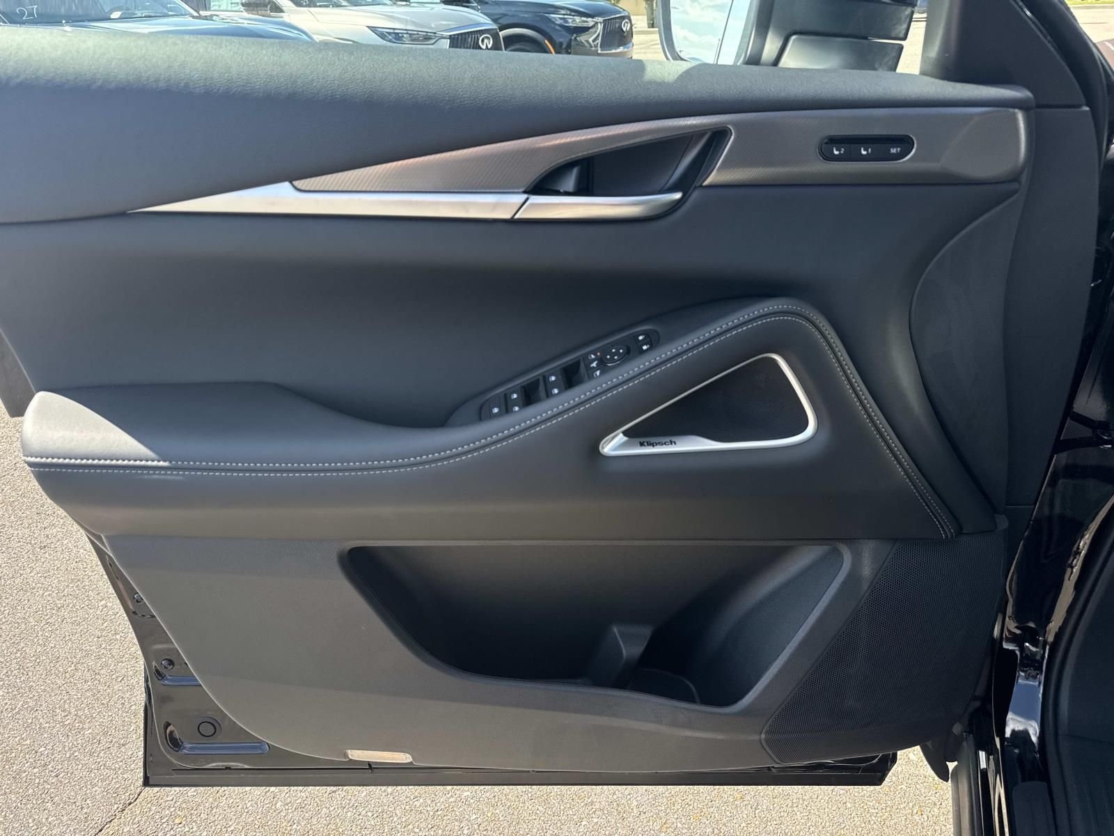 New 2027 MINERAL BLACK INFINITI Luxe AWD image 14