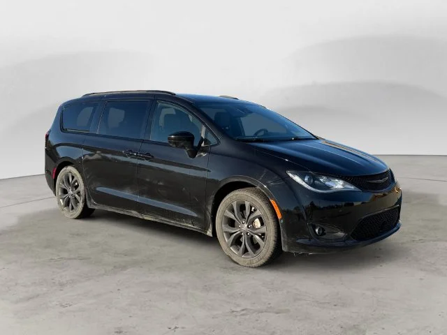 Used 2020 Black Chrysler Touring L Plus image 3