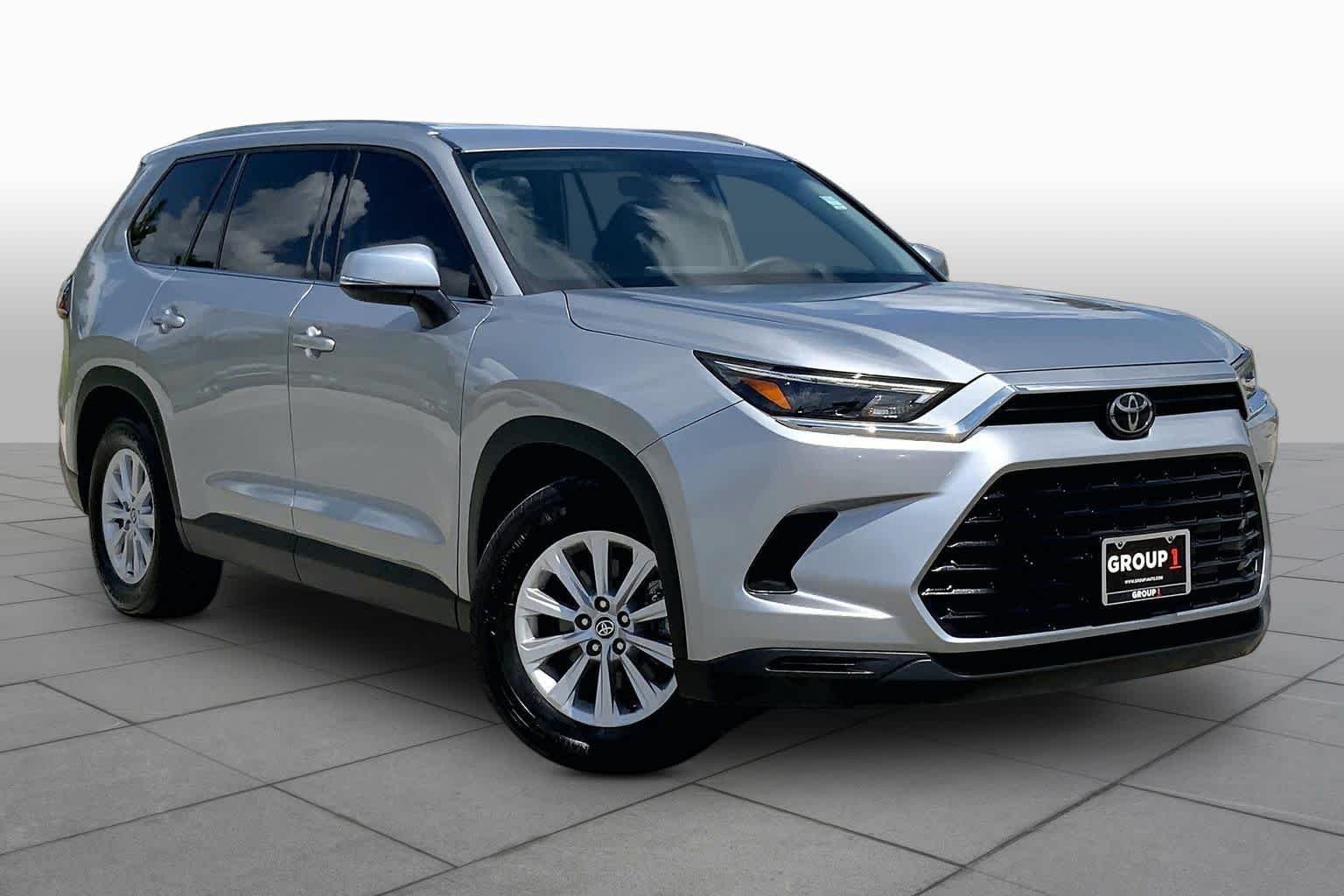 Used 2025 Celestial Silver Metallic Toyota XLE image 3
