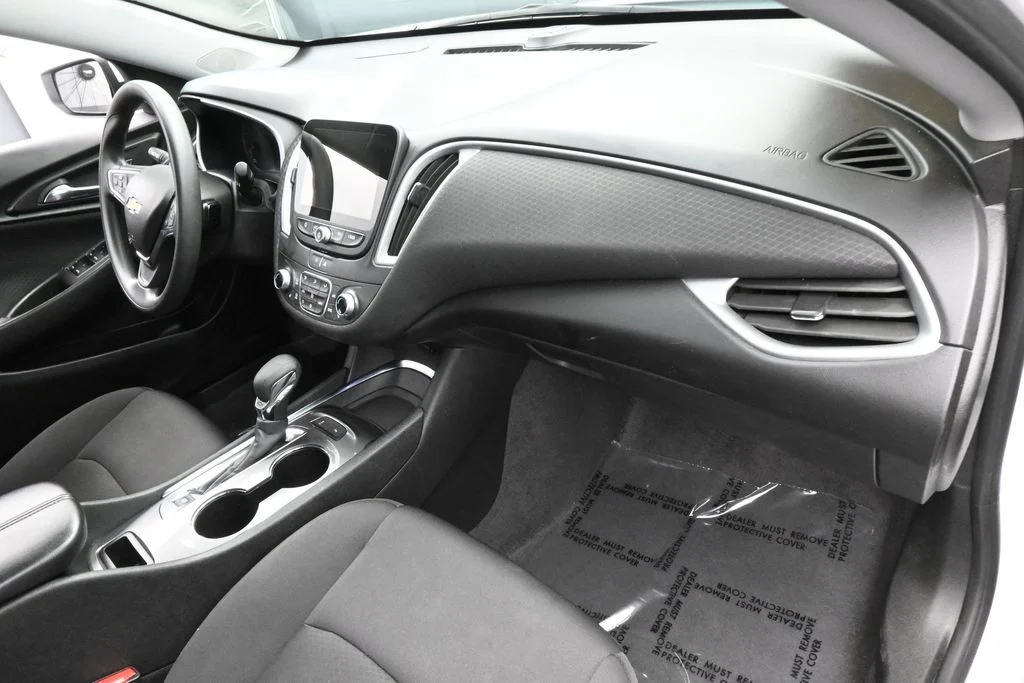 Used 2024 Summit White Chevrolet LT image 41