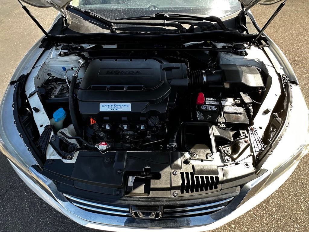 Used 2015 White Orchid Pearl Honda Touring image 14