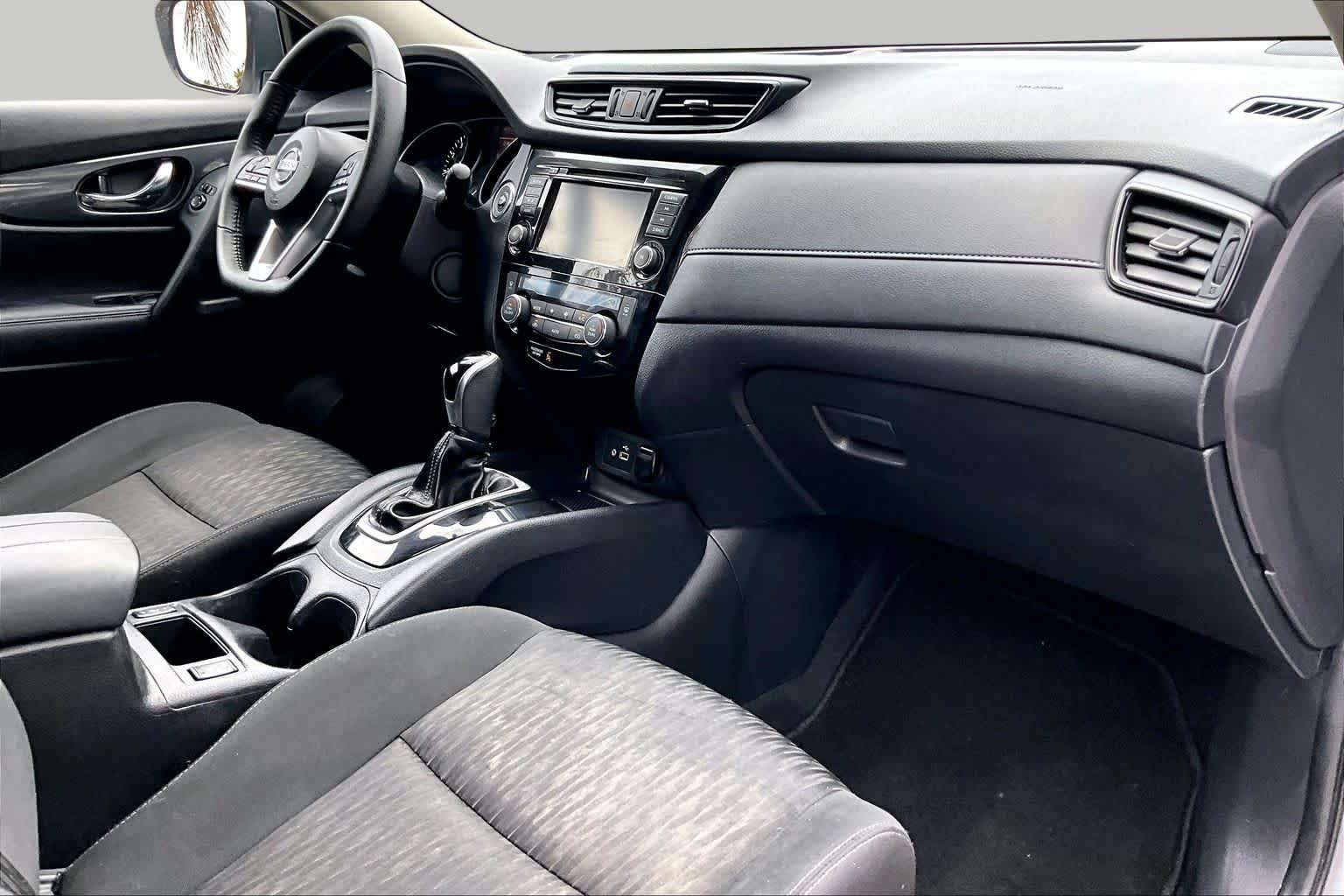 Used 2020 Brilliant Silver Metallic Nissan SV image 19