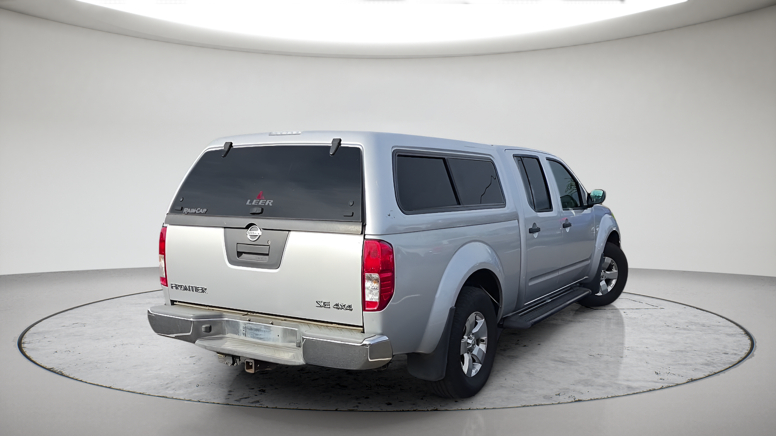 Used 2010 Radiant Silver Nissan SE image 7