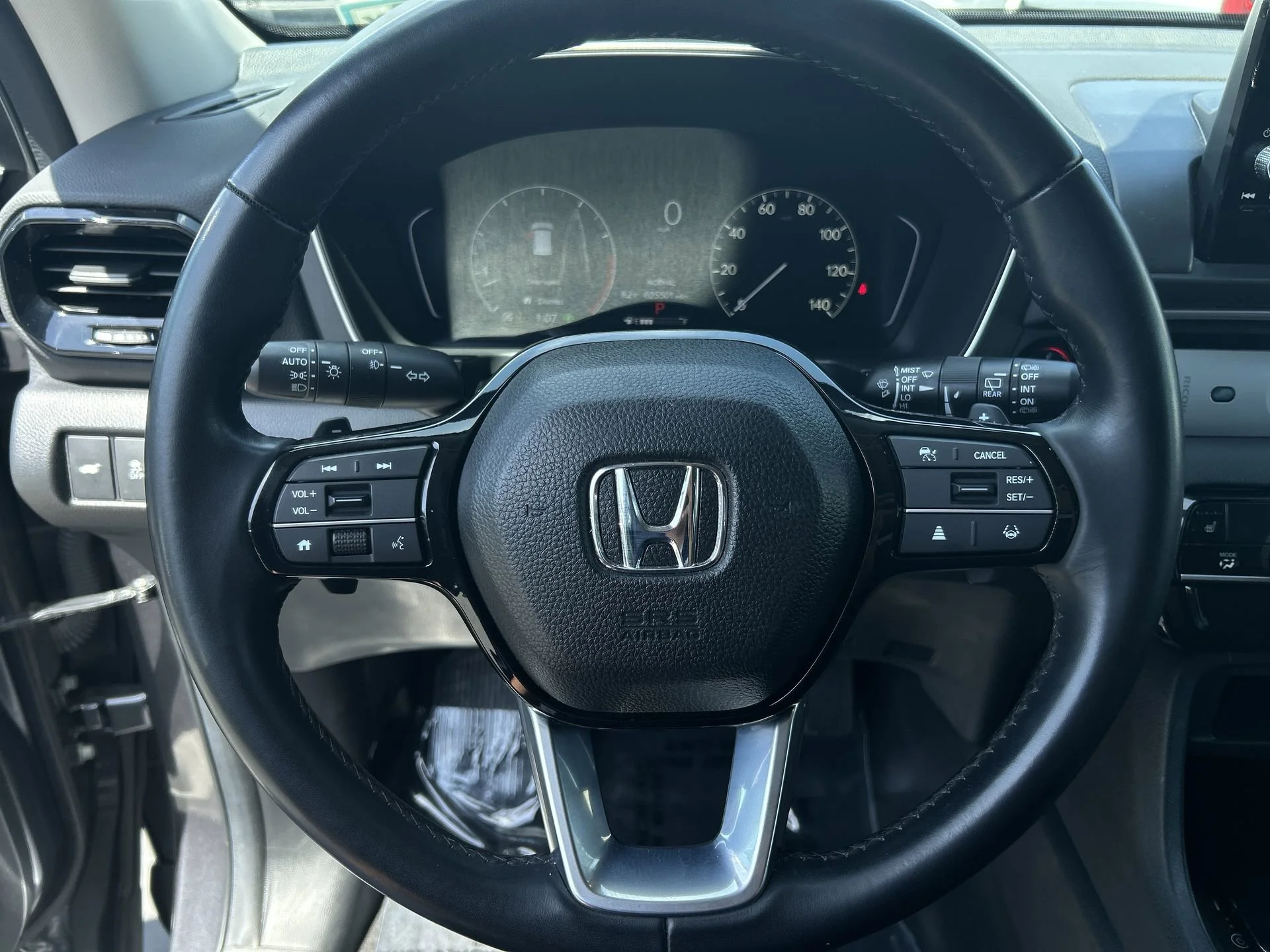 Certified Used 2025 Modern Steel Metallic Honda EX-L image 37