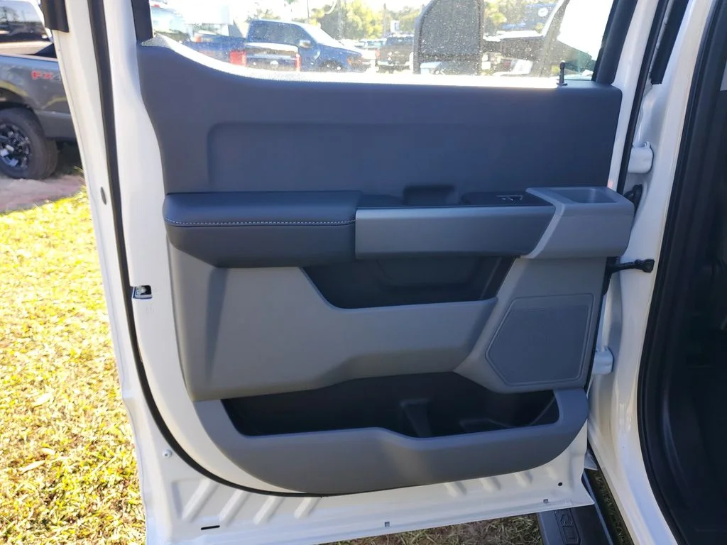New 2026 Oxford White Ford F-250® XL image 25