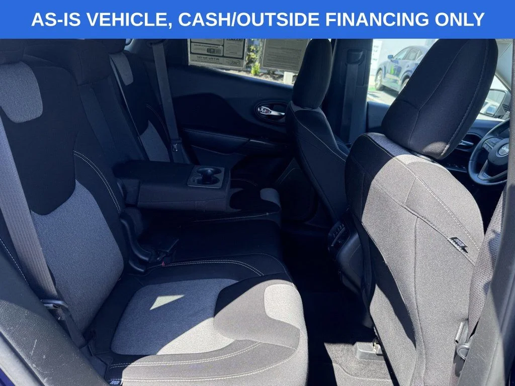 Used 2014 Blue Jeep Latitude image 18