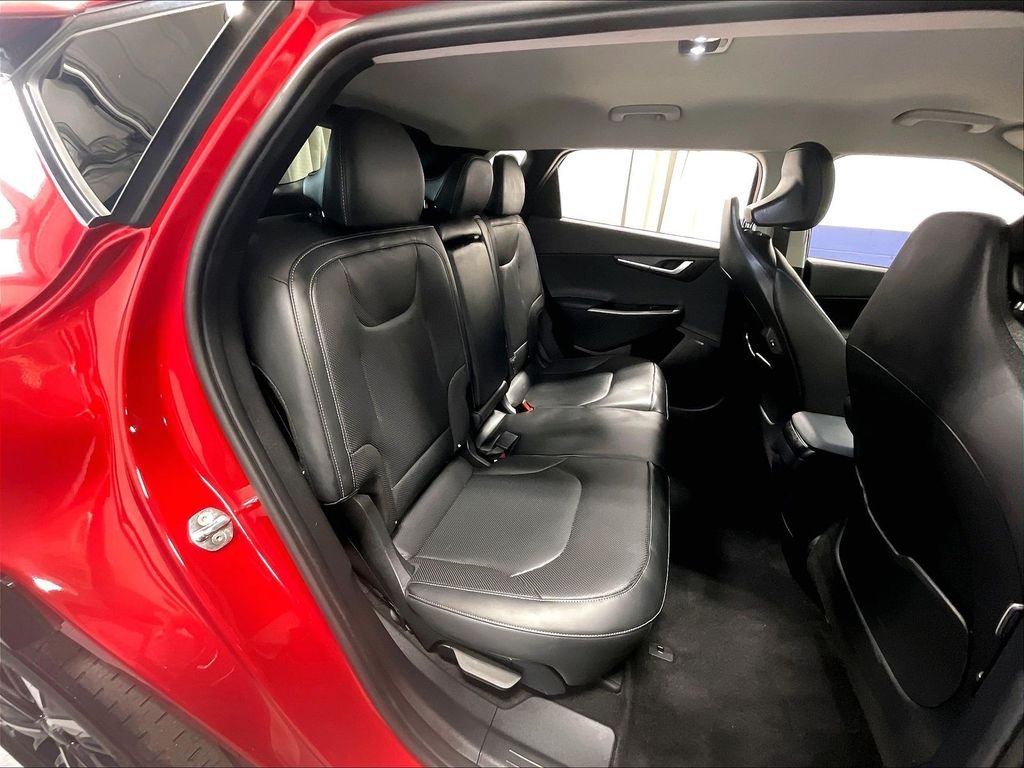 Used 2022 Red Kia Wind image 16