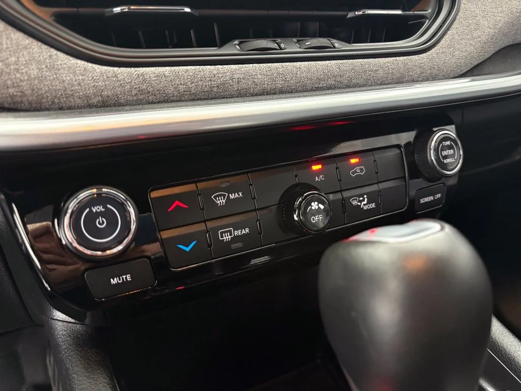 Used 2024 Black Jeep Latitude Lux image 10