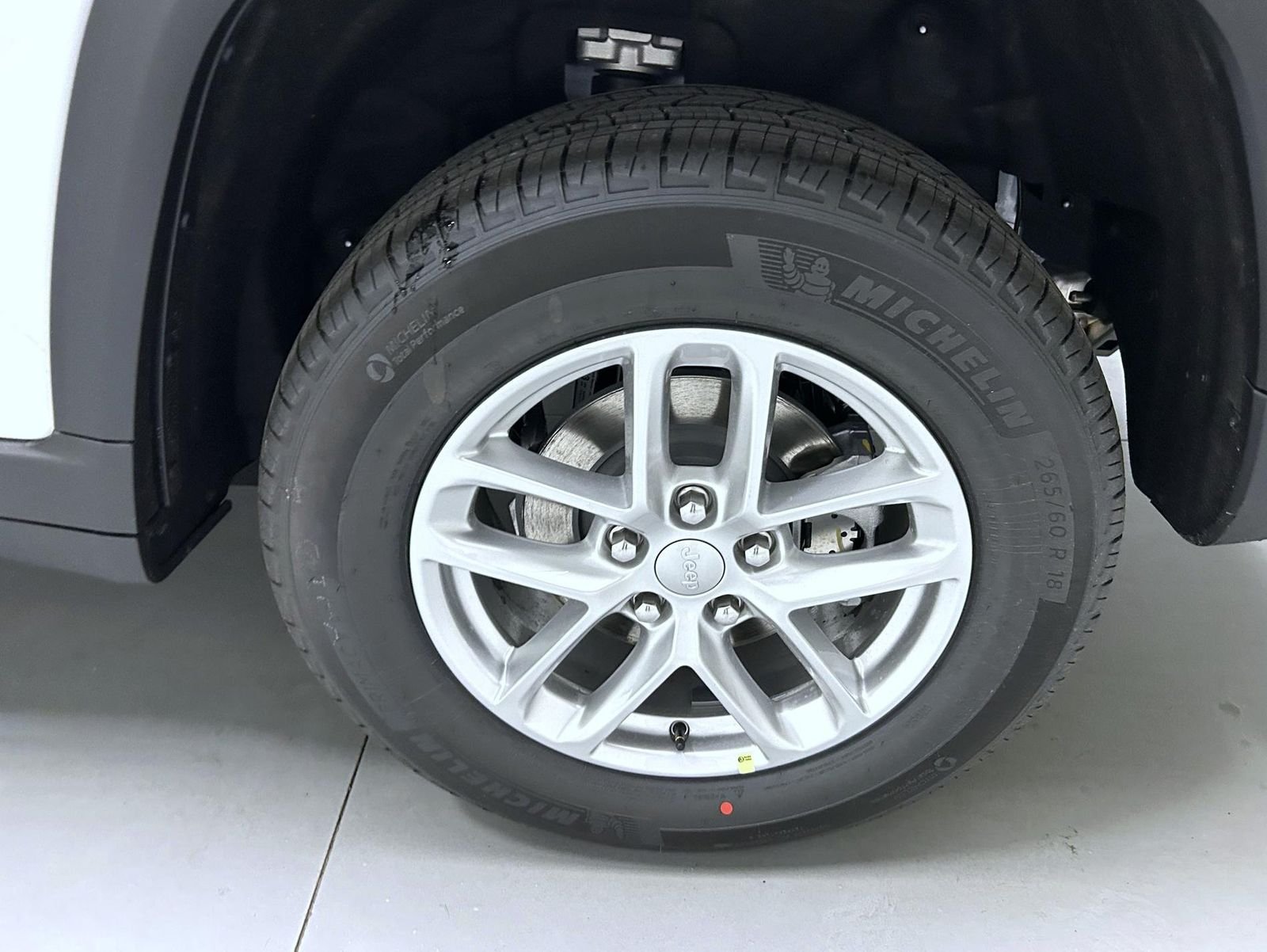 New 2026 Bright White Clear-Coat Exterior Paint Jeep Laredo X image 21