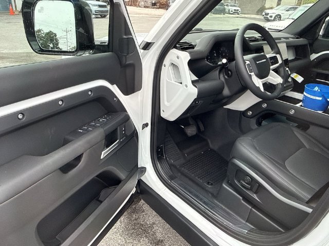New 2026 Fuji White Land Rover X-Dynamic SE image 11