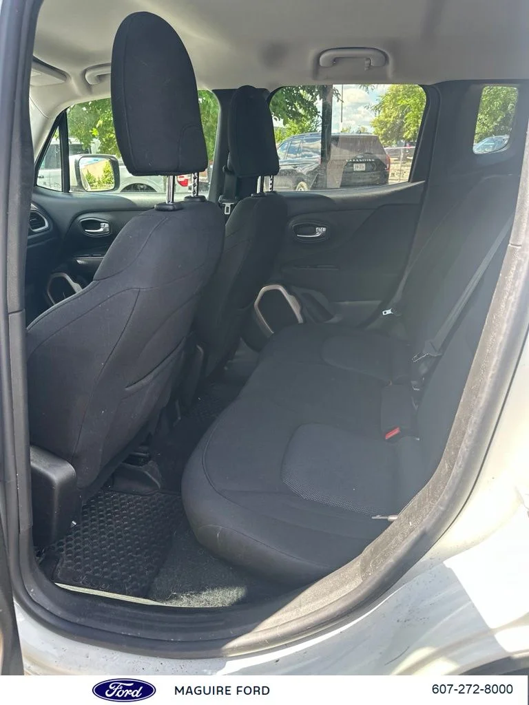 Used 2017 White Jeep Latitude image 11