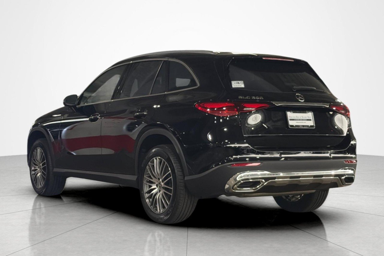 New 2026 Black Mercedes-Benz GLC 300 4MATIC® SUV image 3