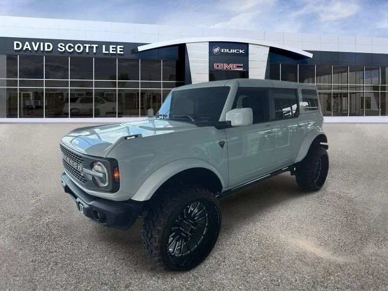 Used 2023 Oxford White Ford Base image 9