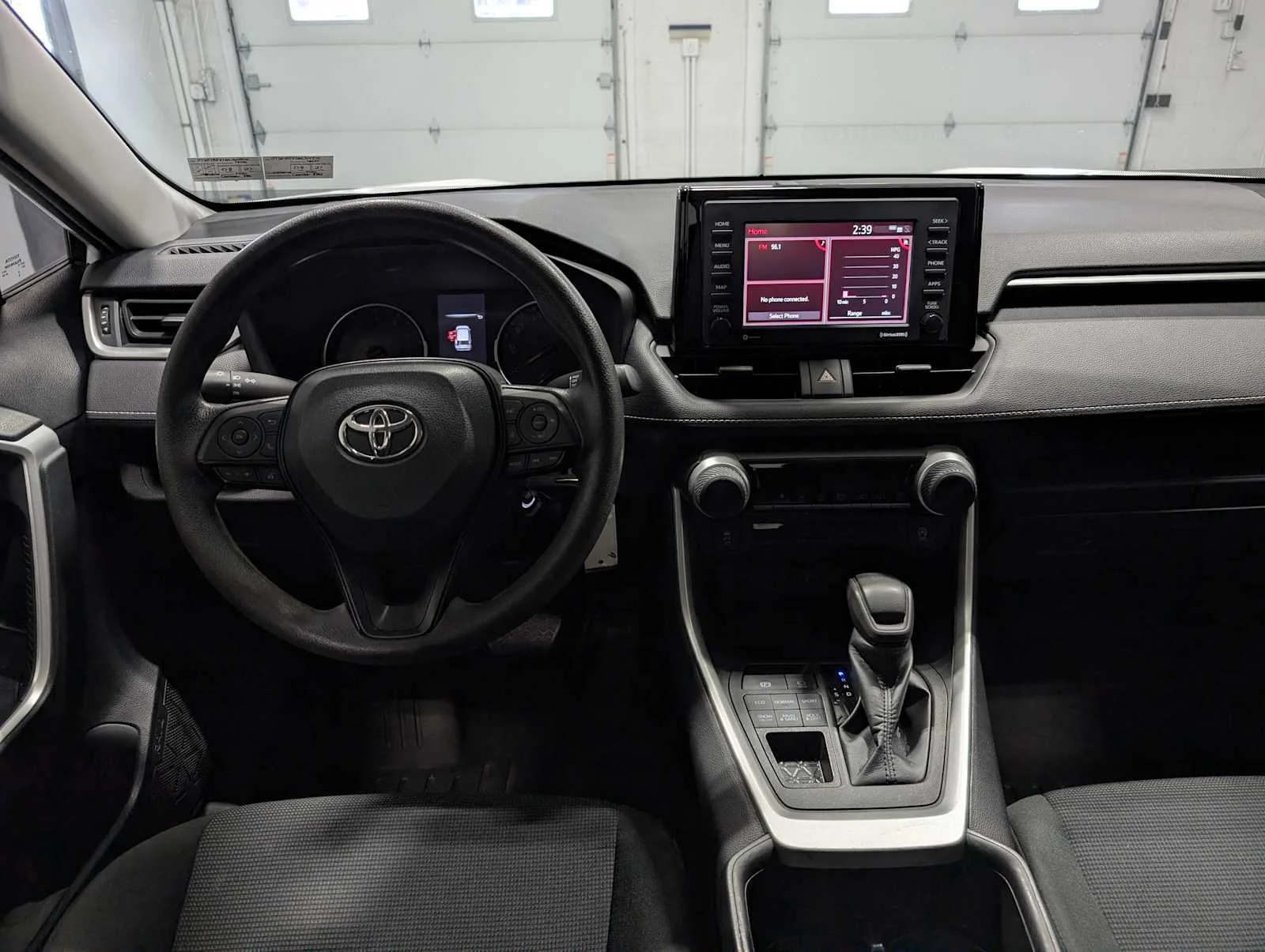 Used 2022 White Toyota LE image 17