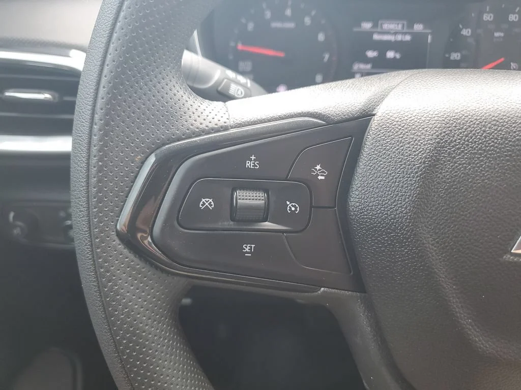 Used 2023 STERLING GRAY METALLIC Chevrolet LT image 22