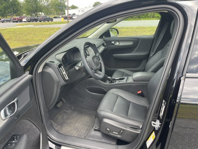 Used 2024 Black Volvo  image 17