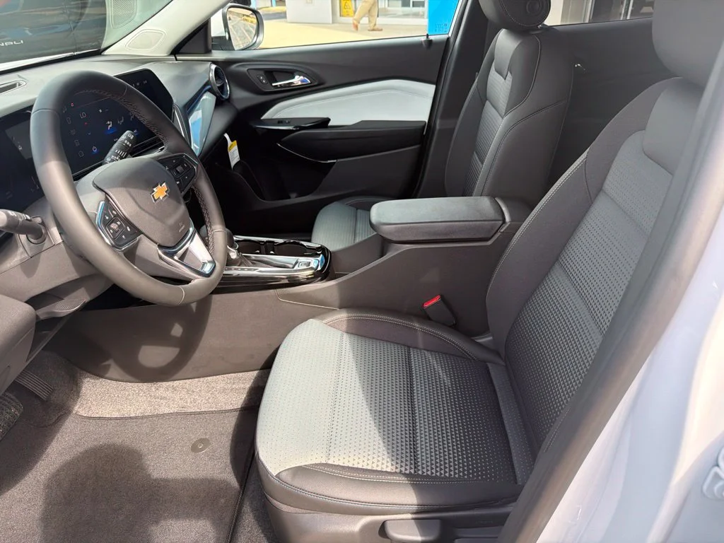 New 2026 Summit White Chevrolet LT image 31