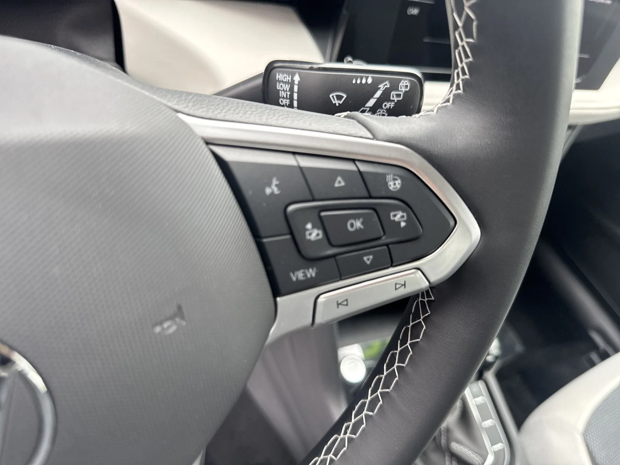 Certified Used 2025 Pure White Volkswagen S image 18