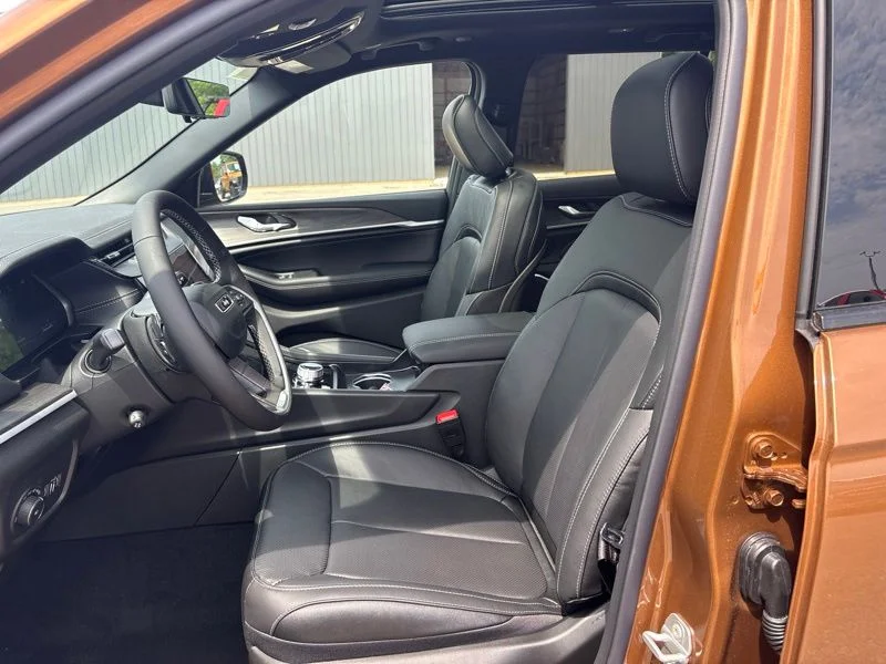 New 2026 Copper Shino Metallic Clear-Coat Exterior Paint Jeep Limited Reserve image 24