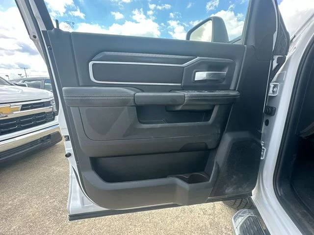 Used 2025 White Ram Big Horn image 24