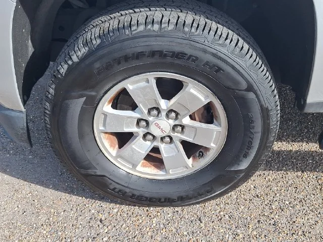 Used 2016 Silver GMC Base image 15