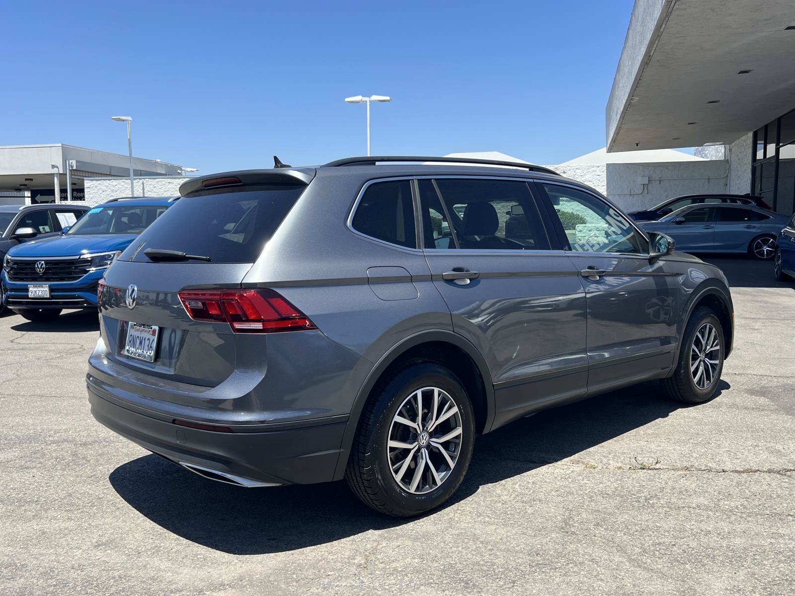 Used 2019 Platinum Gray Metallic Volkswagen SE image 27