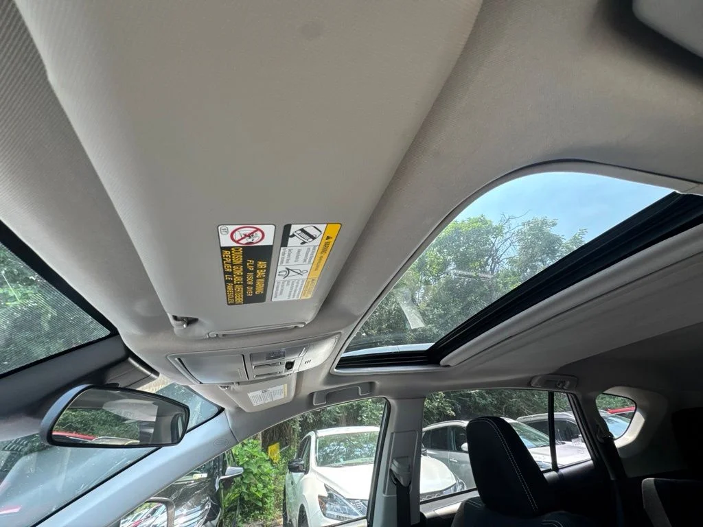 Used 2018 Silver Toyota XLE image 21