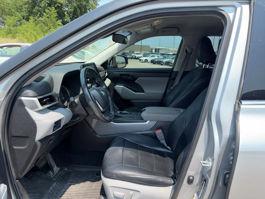 Used 2022 Celestial Silver Metallic Toyota LE image 10
