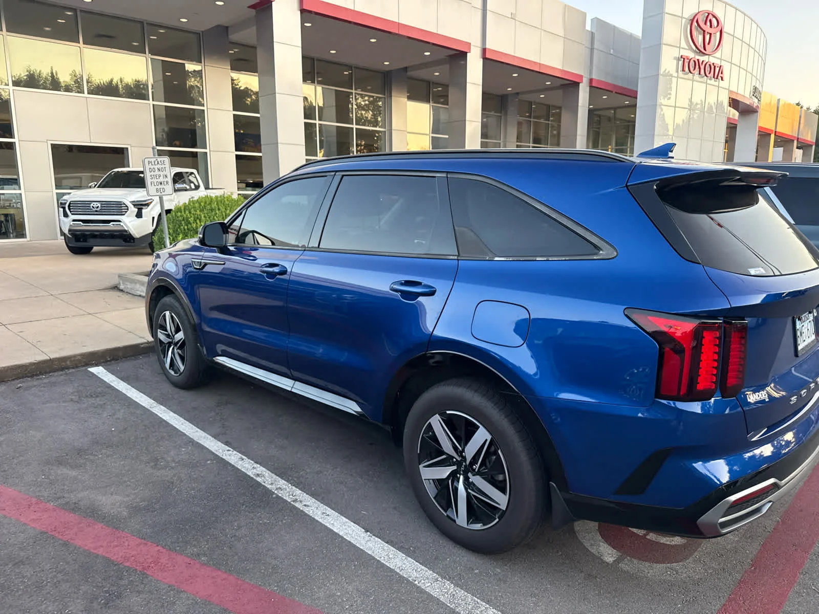 Used 2022 Sapphire Blue Kia S image 5