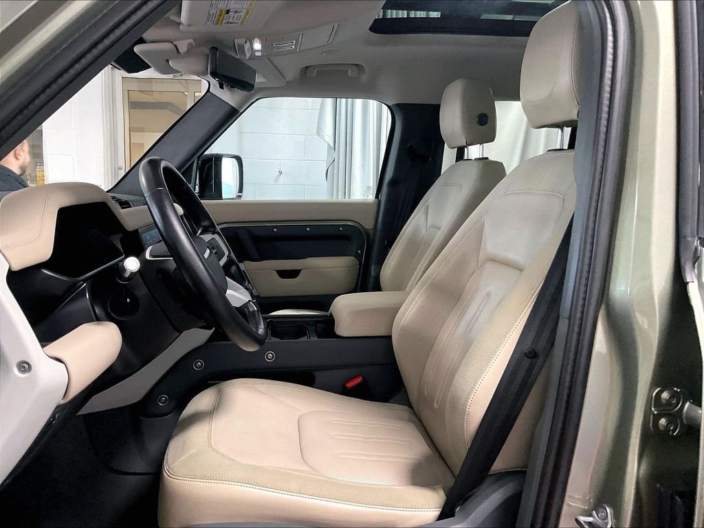 Used 2020 Green Land Rover SE image 10