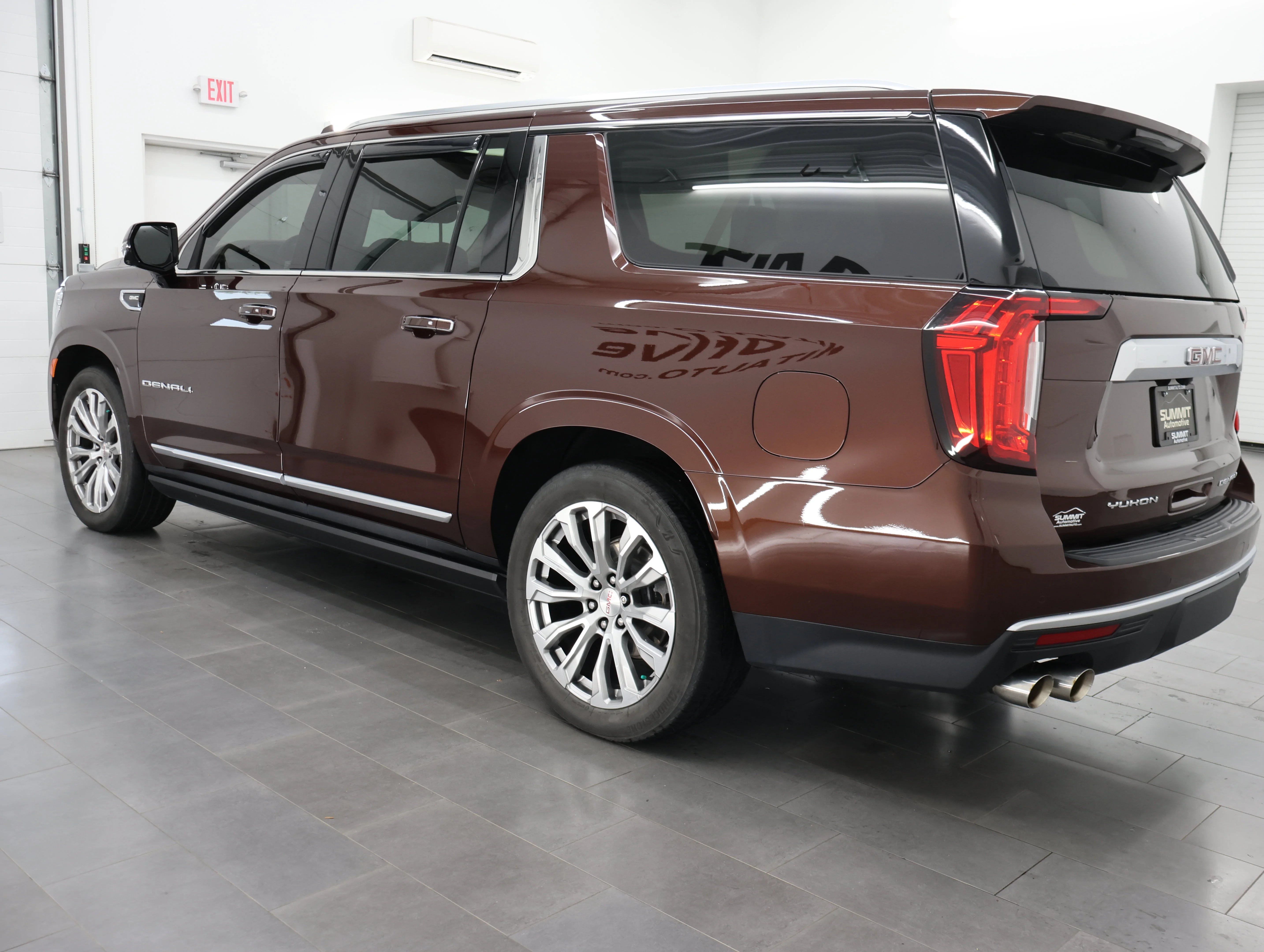 Used 2022 Redwood Metallic GMC Denali image 5