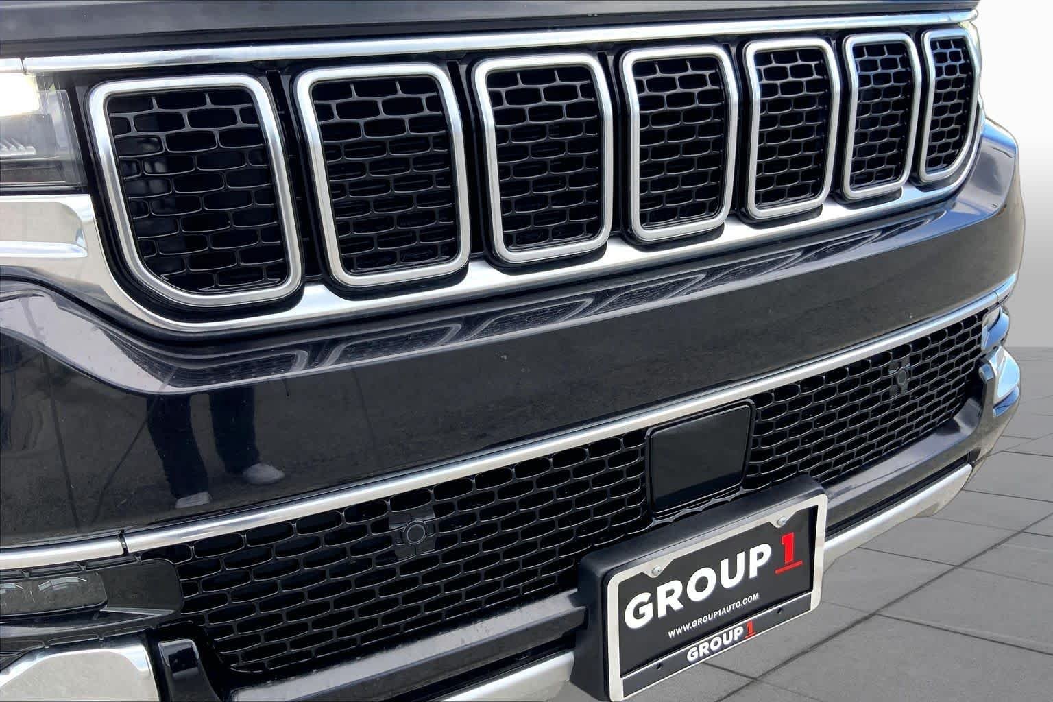 Used 2024 Diamond Black Crystal Pearlcoat Jeep Series II image 29