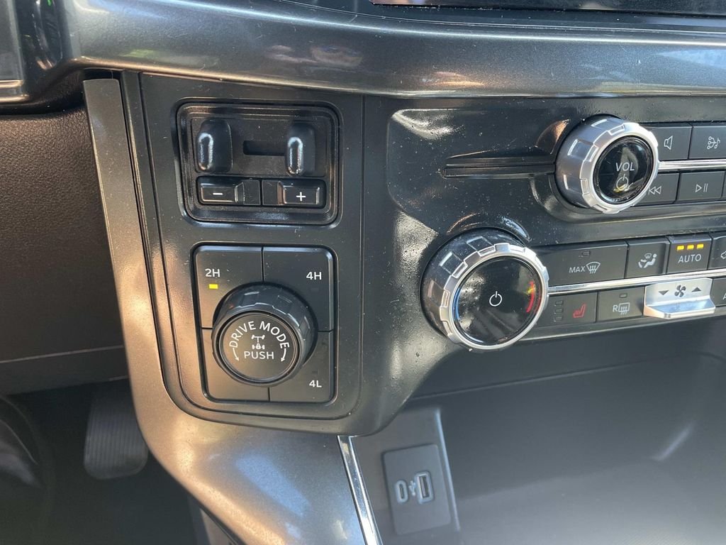 Used 2022 Blue Ford XLT image 31