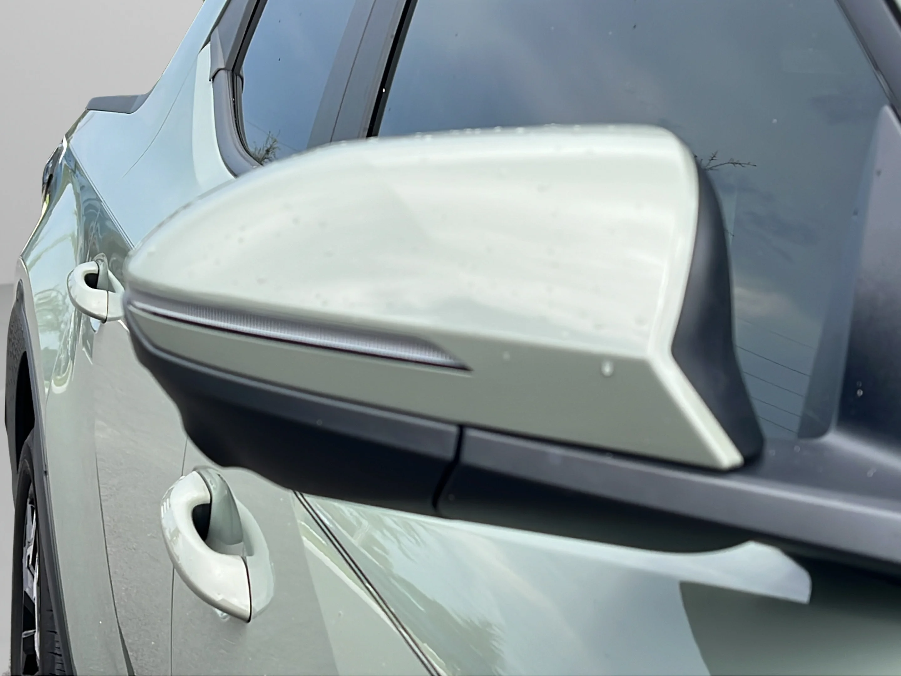 Used 2025 Sage Gray Hyundai Limited image 11