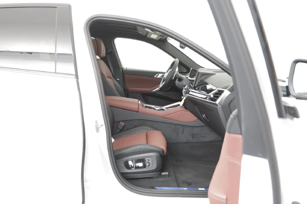 New 2027 MINERAL WHITE BMW xDrive40i image 19