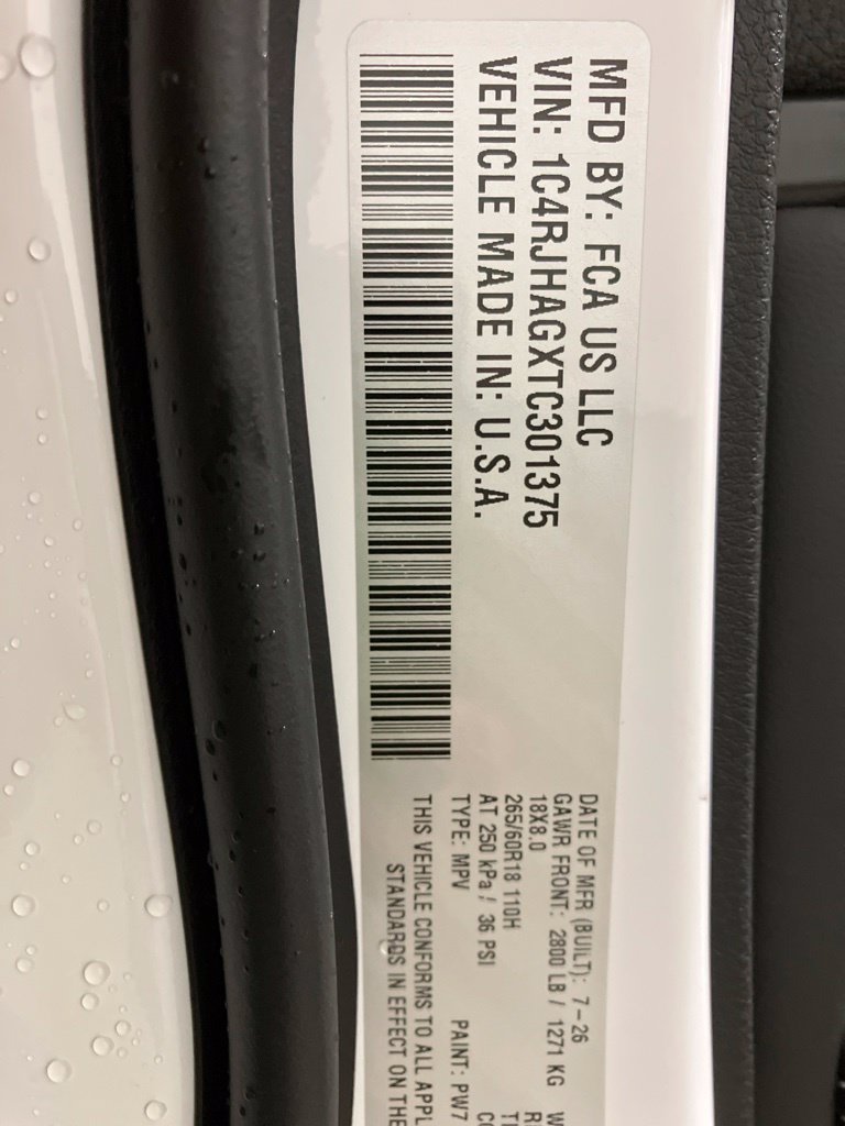New 2026 Bright White Clear-Coat Exterior Paint Jeep Laredo image 29