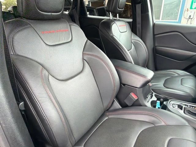 Used 2021 Granite Crystal Metallic Clearcoat Jeep Trailhawk image 10
