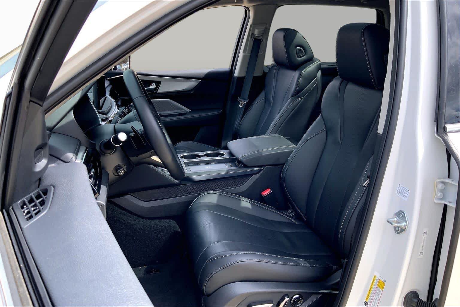 Used 2026 Platinum White Pearl Acura w/Technology Package image 3