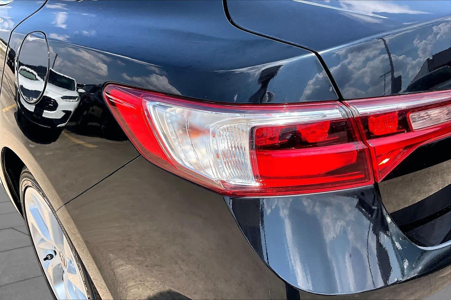 Used 2016 Crystal Black Pearl Acura w/Premium Pkg image 29