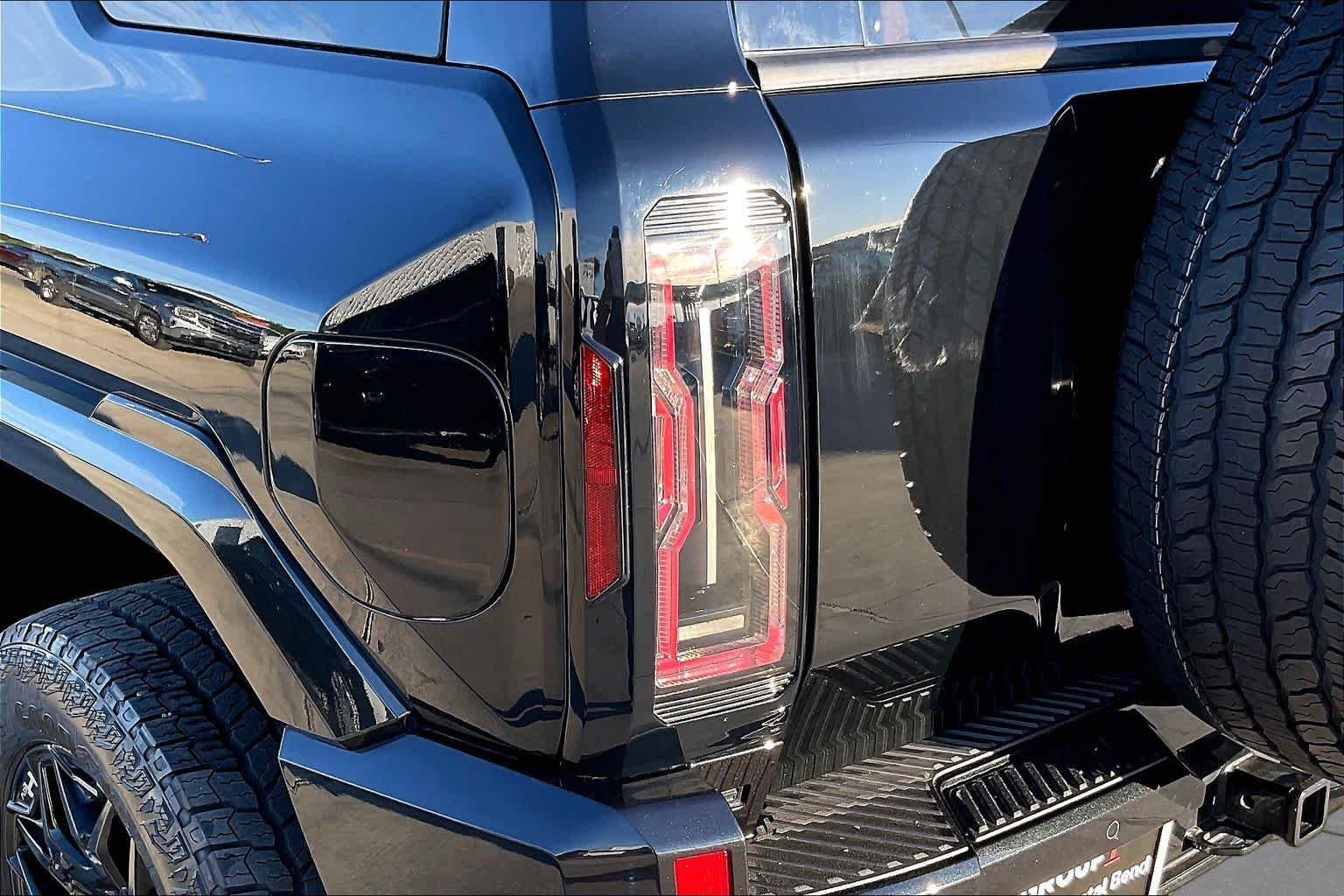 Used 2025 Void Black GMC 2X image 28