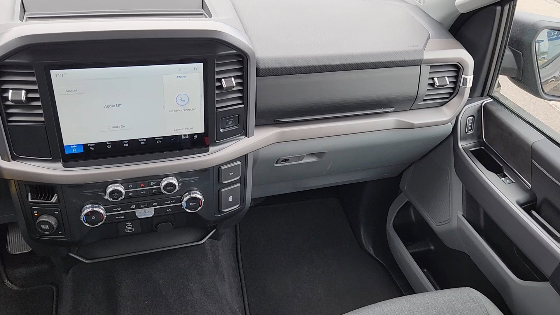 2025 Ford F-150 XLT - Photo 6