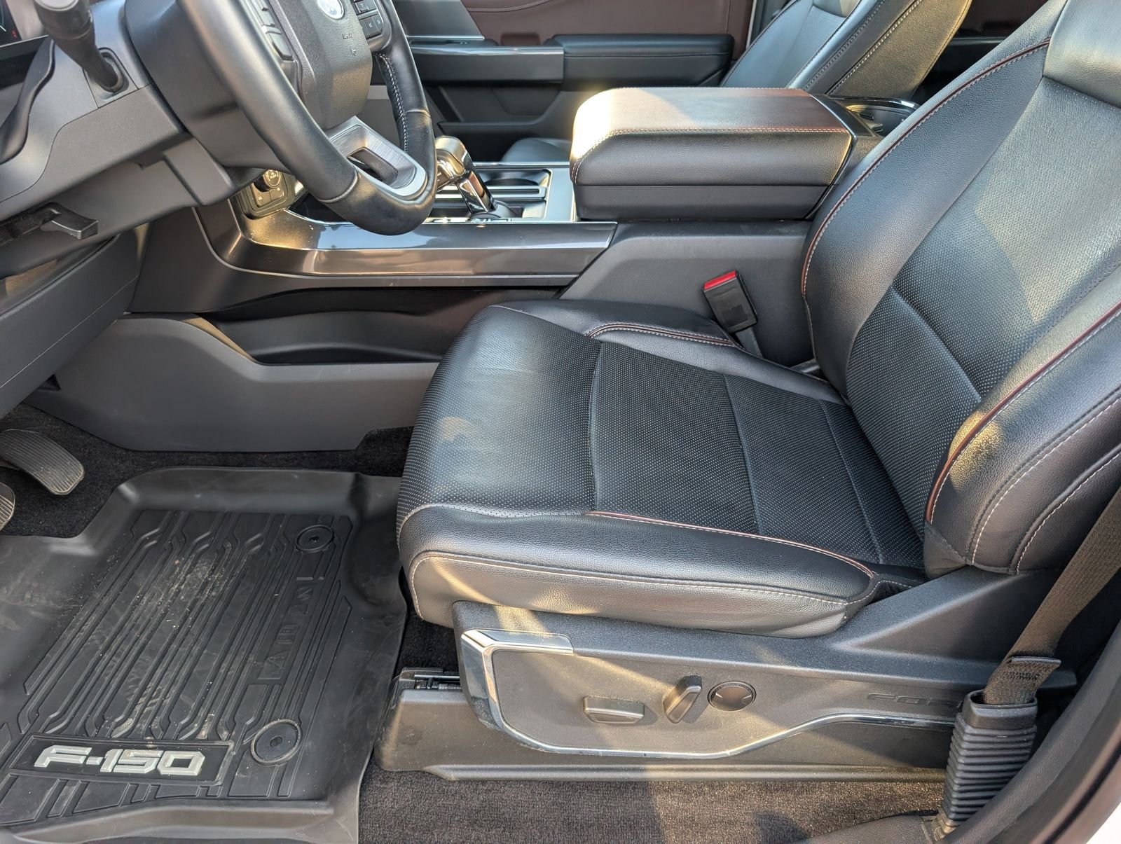 Used 2023 Oxford White Ford Lariat image 14