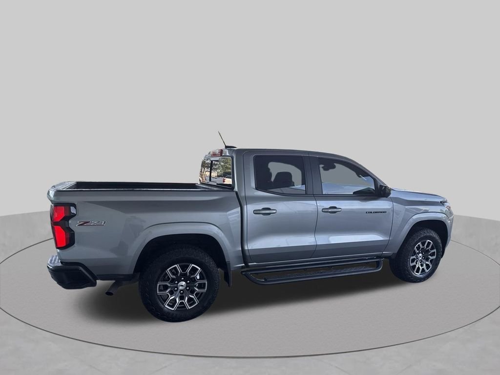 Used 2025 Gray Chevrolet Z71 image 9