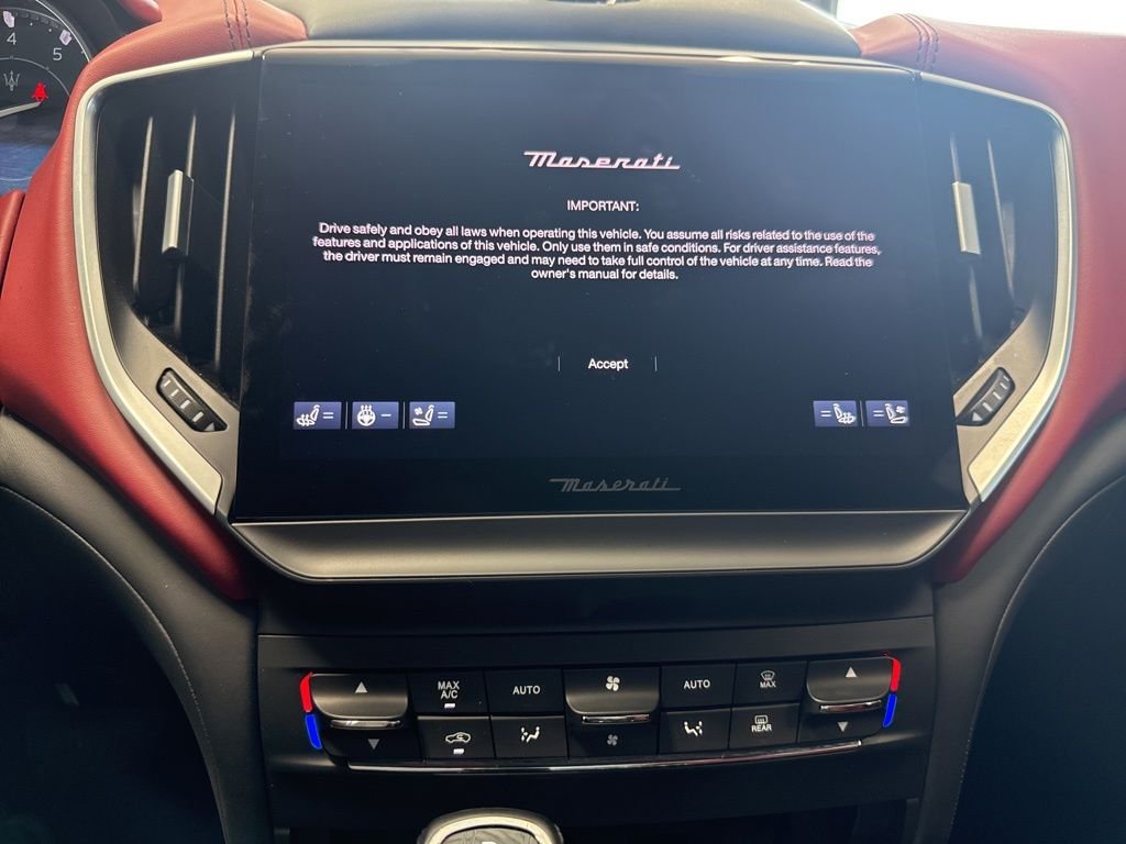 Used 2023 Black Maserati Modena image 18