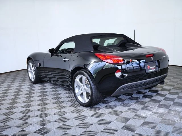 Used 2006 Black Pontiac Base image 4