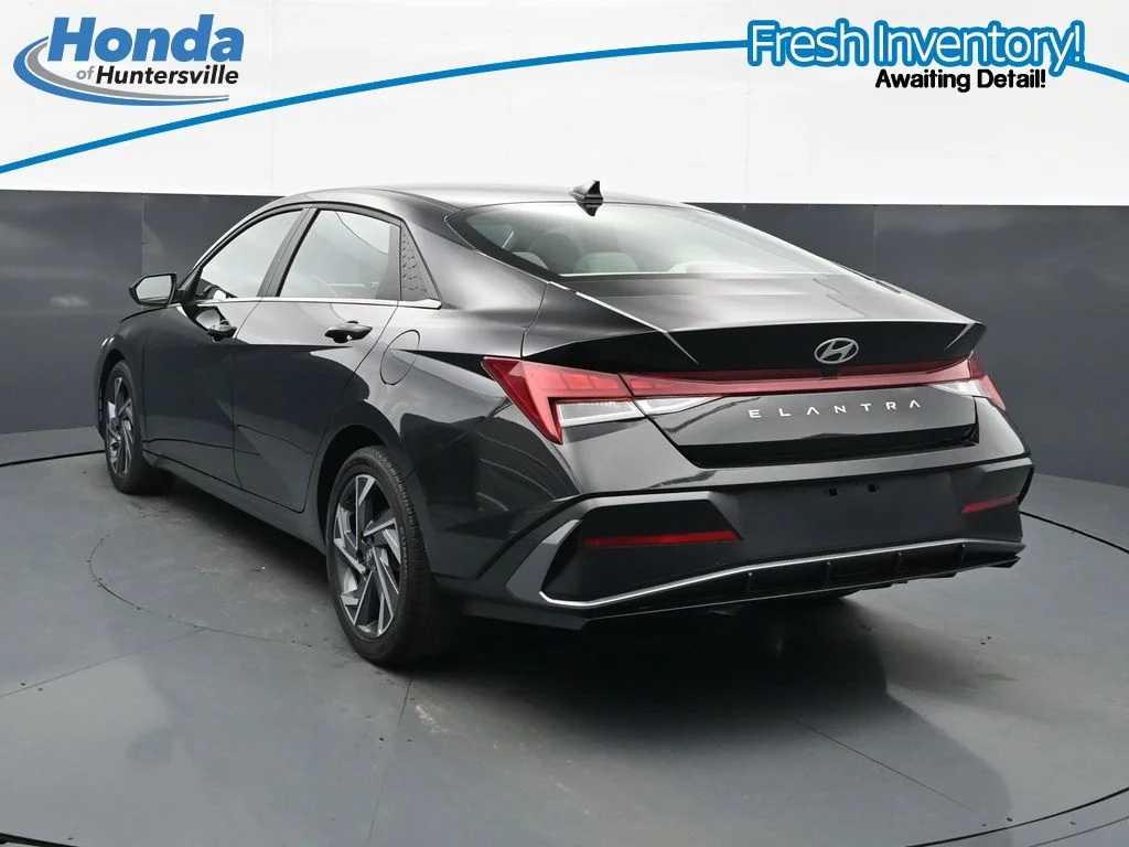 Used 2025 Abyss Black Hyundai SEL Convenience image 7