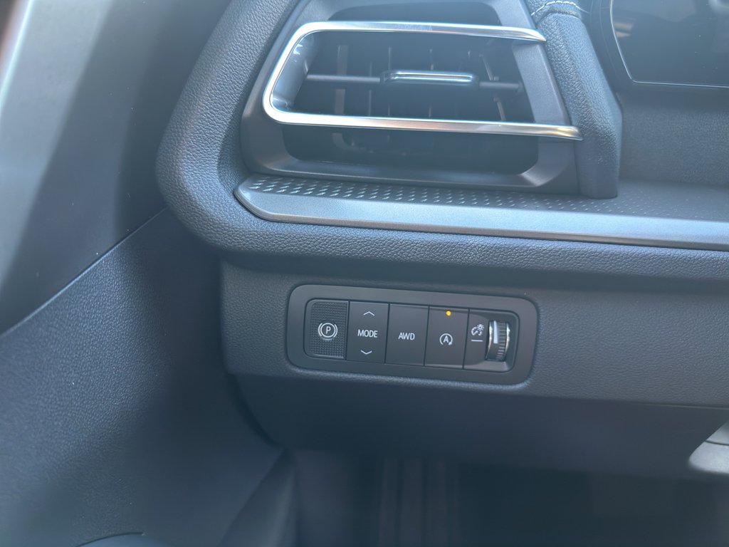 2027 Chevrolet Traverse LT - Photo 20