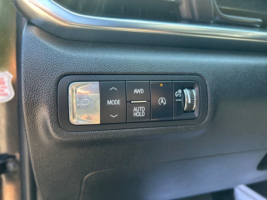 Used 2025 Ebony Twilight Metallic GMC Elevation image 20