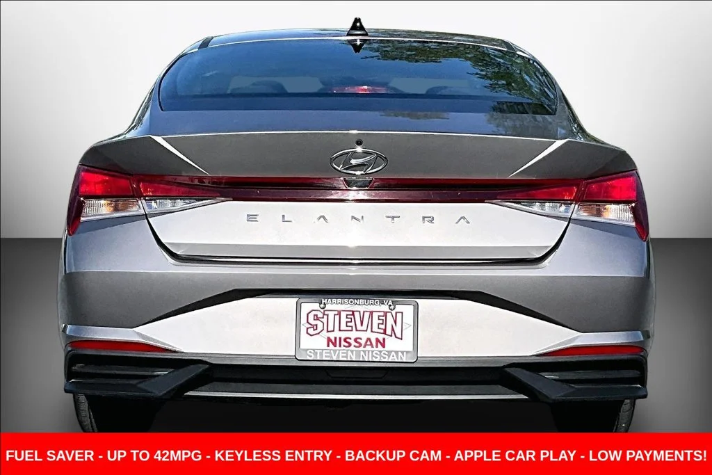 Used 2023 Silver Hyundai SE image 5