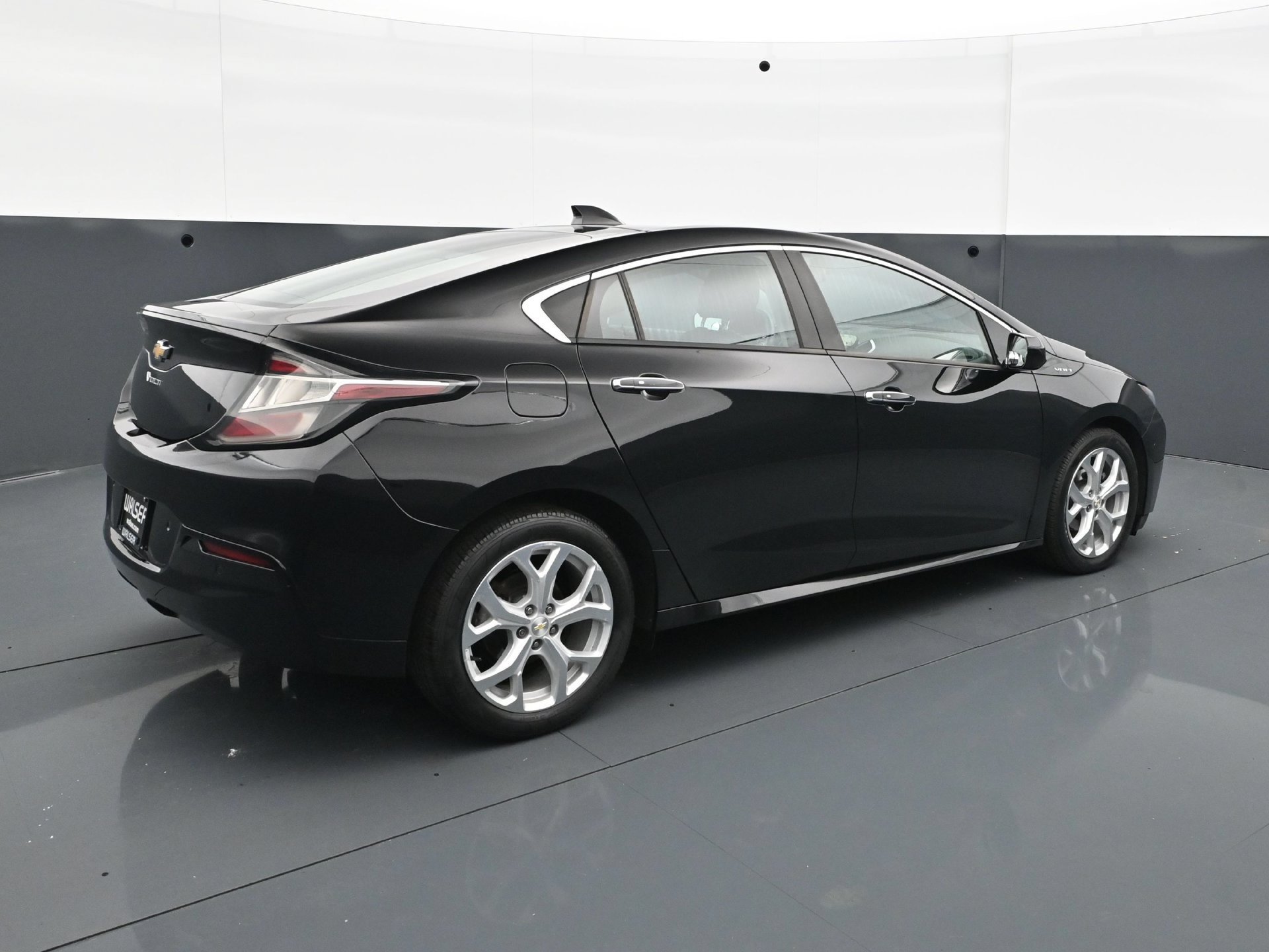 Used 2017 Mosaic Black Metallic Chevrolet Premier image 9